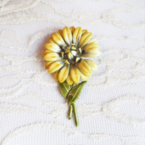 Vintage Jewelry - Vintage '60s Enamel Daisy Flower Hippie Brooch Pin